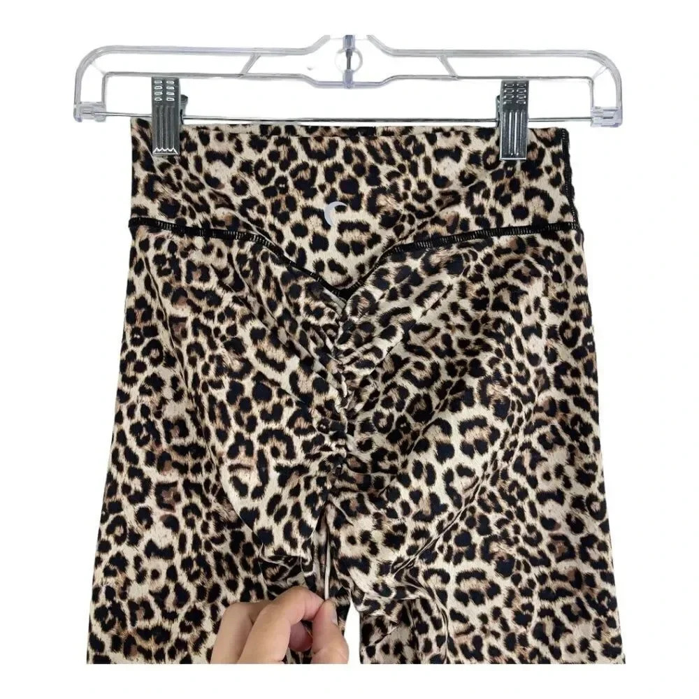 ZYIA Active Scrunchy What Leopard Brilliant Leggings 4 - Picture 4 of 10